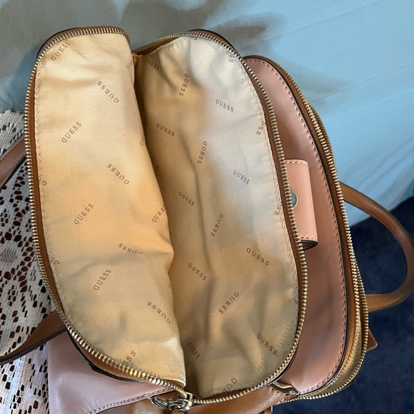 Womens Guess Satchel Purse. Lots of compartments. NWOT - Picture 7 of 7